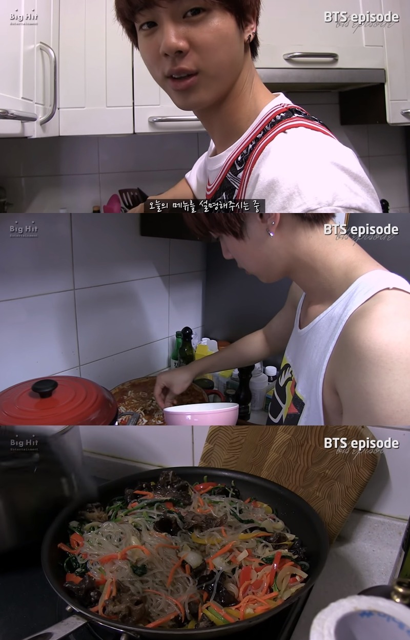 #防彈少年團 Jin
防彈的Jin在V LIVE上有著專屬的「EAT Jin」的吃放節目,另外在防彈的幕後花絮中也不時地可以看到Jin在廚房大展身手的畫面,連韓國主婦們都說難做的「雜菜」,Jin做出來的味道可是有團員保證好吃的!