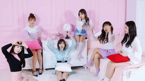 #25歲(含)以上
Hello Venus:25.83歲
MAMAMOO:25.75歲
AOA:25.66歲
Apink:25.3歲
想起7年前Apink剛出道時的青澀模樣,就不禁感嘆時光飛逝阿...(默默擦眼淚)