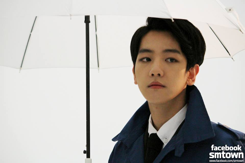 既然都提到了EXO,那當然要提到伯賢!伯賢也曾經出演過音樂劇《Singing In The Rain》,那時伯賢在雨中唱歌的樣子真的超級可愛~