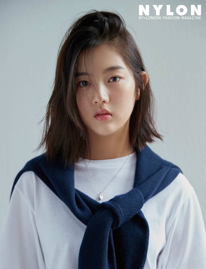 6.Shin, Eun Soo 신은수
最後是年僅16歲的신은수~年紀輕輕卻很有氣場呢~
在《藍色海洋的傳說》中飾演人魚的少女時期讓觀眾印象很深刻~完全不亞於前輩全智賢的美貌~