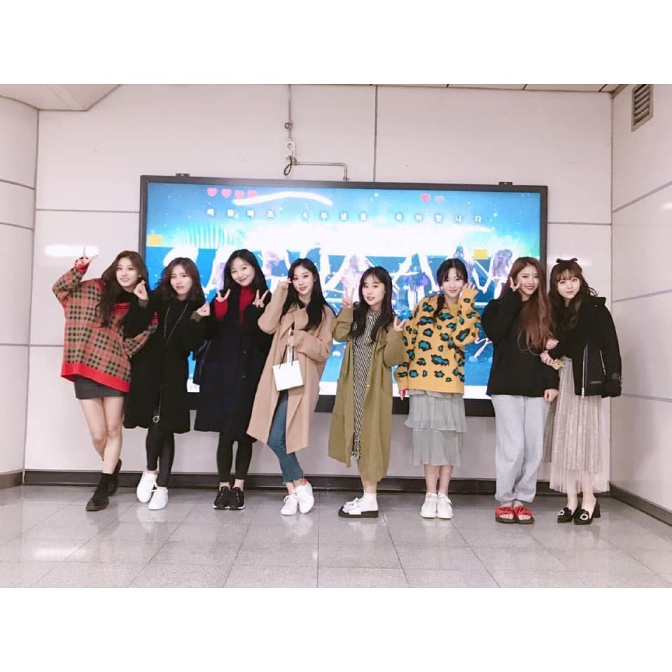 在當天的V LIVE《LOVELYZ 4th ANNIVERSARY V LIVE》中插入成員親自拍攝的兩段廣告影片,一公開就引起粉絲們熱烈的反應,看了她們搞笑的模樣紛紛表示「Lovelyz毫無保留的毀了ㅋㅋㅋ」