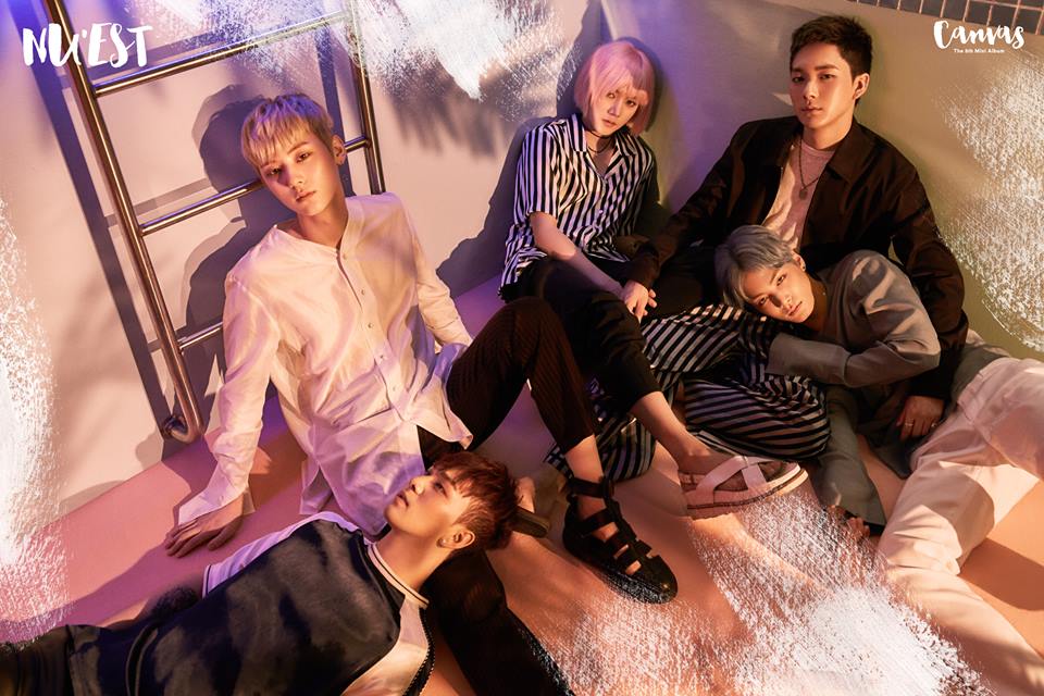 #NU'EST
和EXO、AOA同一年,在2012年3月出道的NU'EST,先前JR、白虎、旼炫及Ren 4名成員在參加了《PRODUCE 101 第二季》後,人氣水漲船高,其中黃旼炫最終以第9名之姿進入限定組合「Wanna One」,年底Wanna One合約結束後,能不能看到完全體的NU'EST令人相當期待!因先前在日本活動的時間還比在韓國長,合約到期時間也可能有變數。