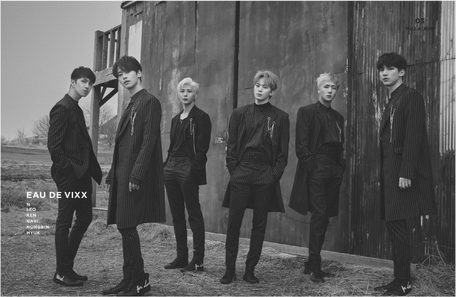 #VIXX
有「概念偶像」之稱的VIXX,明年就要邁入出道第七年。出道至今每張專輯都以高完成度的表演展現給大眾,也會在明年討論續約,而目前團內有兩位1990年出生的成員N及LEO將會面臨兵役問題。先前在第三張正規專輯《EAU DE VIXX》的回歸Showcase上,弘彬就提到「和成員們最近有在討論續約的事情,大家都很想牽著手繼續下去。」