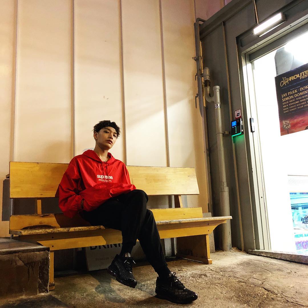再來是Simon~Simon Dominic~俗話說(?)"人長得帥穿什麼都好看",這句話大概就是用在A社吧~但是A社不止每個都帥,還每個都好會穿~尤其是我們的電眼大哥Simon D~穿衣風格簡單俐落又有型!隨便穿都是滿滿的Swag~