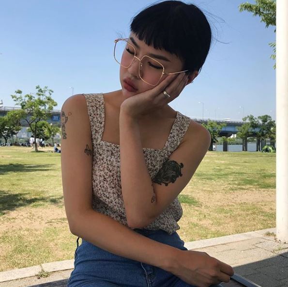 每個人的一生,最大的任務之一不外乎就是認識自己,當然,自我探索是最重要,但有時周遭那些每天跟妳黏在一起的人反而能讓妳認識不同層面的自己!今天小開花就來幫大家測出朋友眼中的妳是什麼樣子,怕不準的人也可以拉朋友來求證求證啦~(不要吵架都好XD)那就讓我們開始解題吧!
