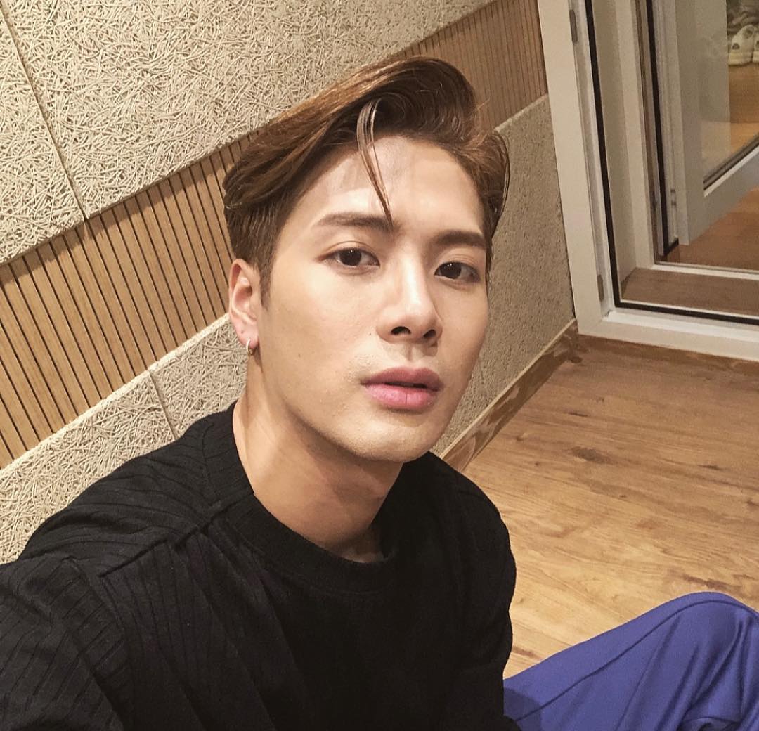 NO.9
#GOT7 Jackson
追蹤人數:11.6m
Jackson曾經是香港的劍擊代表隊,因為對音樂懷有夢想,最後選擇放棄倫敦奧運和進入知名大學的機會,2014年從JYP男團GOT7出道,是第一位在韓國出道的香港人,去年更在中國成立個人工作室,粉絲稱他是「不管當偶像或是綜藝咖都能受到大眾喜愛的藝人」