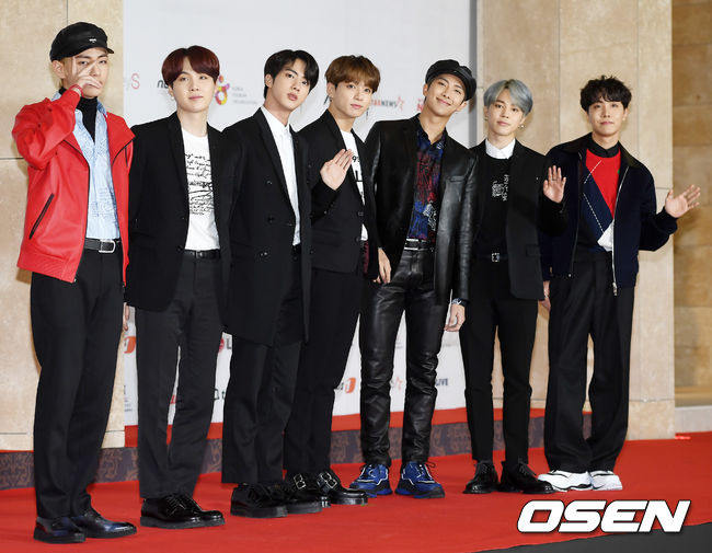 AAA年度藝人
歌手部門:ZICO、Wanna One、iKON、TWICE、SEVENTEEN、MONSTA X、MAMAMOO、GOT7、NU’EST W、善美、防彈少年團