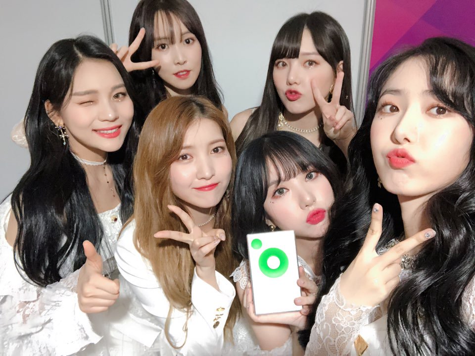 2018 MMA(Melon Music Awards)頒獎典禮在12月1日畫下句點,許多舞台都在網路瘋傳,像是防彈穿上韓服跳《IDOL》以及BTOB表演時特地把中間位置留給正在當兵的隊長恩光等等,當然還有藝人在座位區的一舉一動也持續發燒,這次廣受討論的話題是GFRIEND的舞台突然噴射煙火效果,台下的愛豆們幾乎被嚇得東倒西歪!