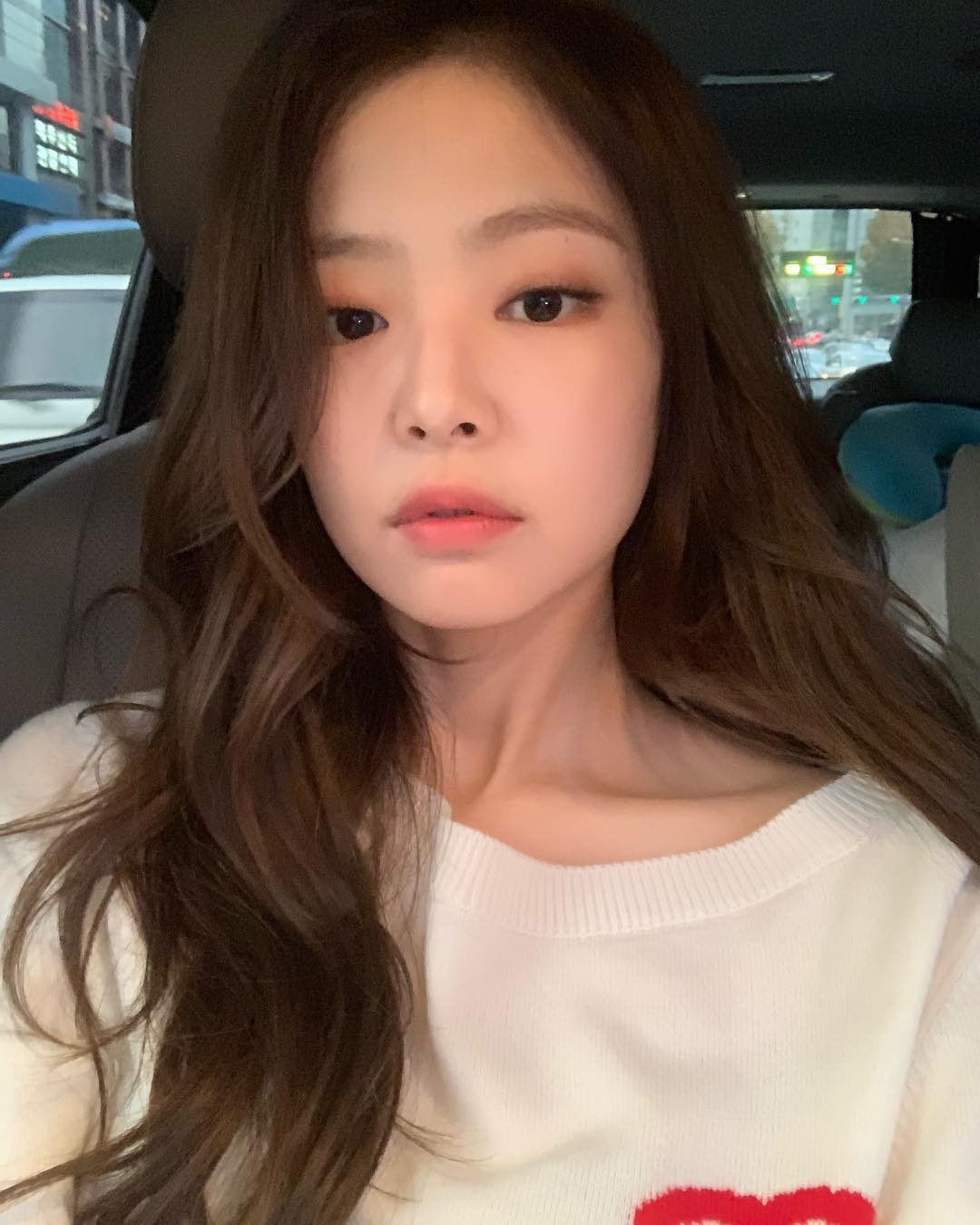 第三名:BLACKPINK JENNIE / 追蹤人數:1011萬
JENNIE的一舉一動都是大家的焦點以及話題,今年除了BLACKPINK的回歸之外還有她自己的SOLO,人氣當然不用說,粉絲追蹤人數已經破千萬啦!