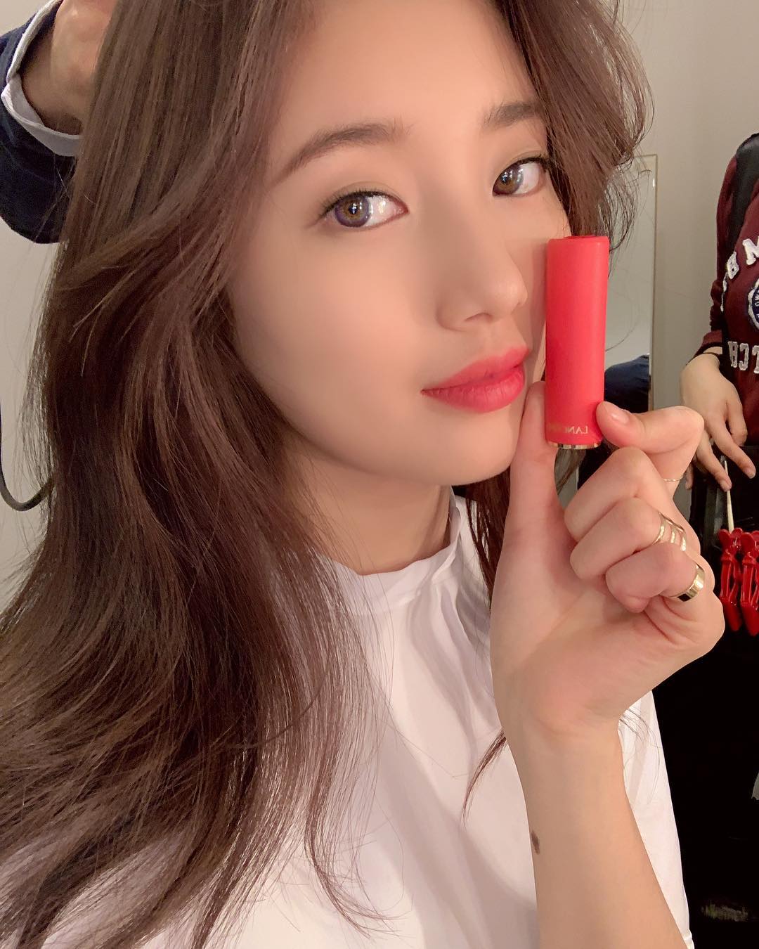 第六名:SUZY / 追蹤人數:905萬
國民初戀秀智今年也發行了個人第二張迷你專輯《Faces of Love》,代言也是接不完,可以說是人氣強強滾呀!