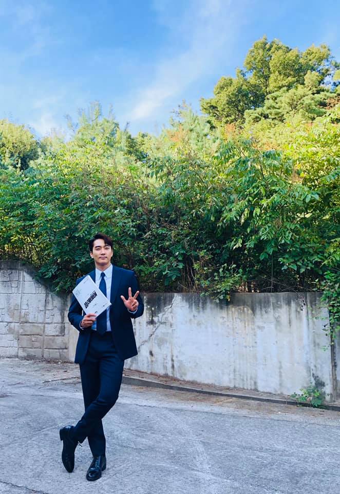 其實最早讓她大紅的戲就是這部《藍色生死戀》啦,雖然已是18年前的戲了,可是只要有在關注韓流就一定會知道這部,當年可是騙走了不少少女的眼淚!合作的男演員就是現在也還是戲約不斷的宋承憲啦!