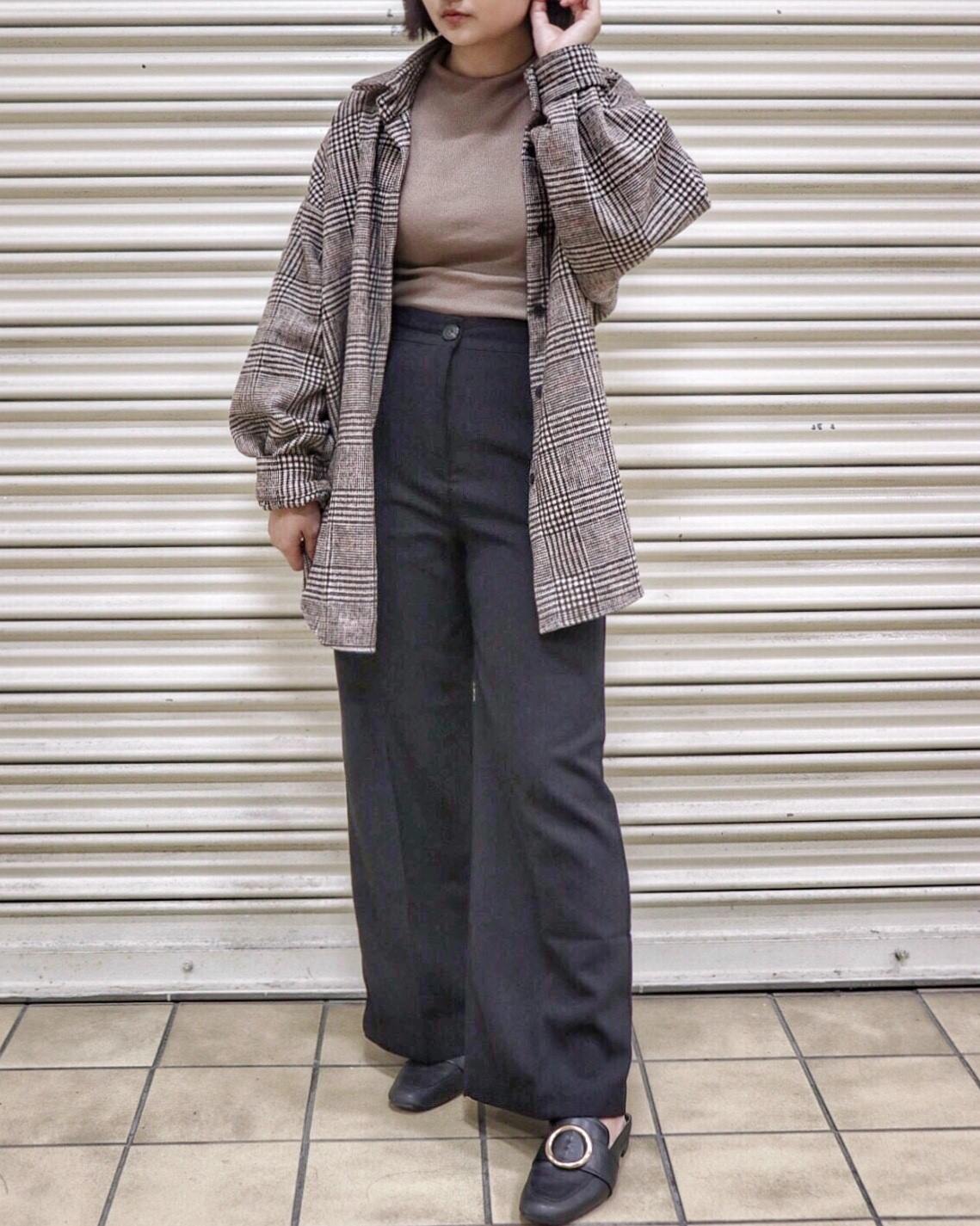 #推薦褲款2
被所有朋友譽為神褲的它真的超修飾!這個女孩它才150cm,可是看起來完全不像!這件褲子高腰,大大增加了視覺長的腿長!西裝布的材質,也讓你正式休閒一舉兩得!重點是它的價位也很便宜,下手完全不心疼!