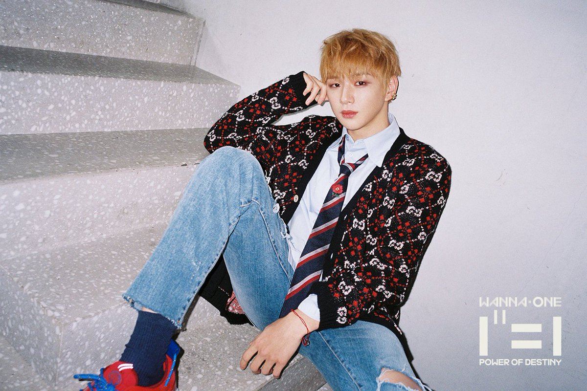 姜丹尼爾在選秀節目《PRODUCE 101》爆紅,說起自己一路以來的心情「在行程中抽空做的,有點粗糙,照片也是用了粉絲們的,因為是我所以沒關係吧?ㅎㅎㅎㅎ雖然突然間收到很多關心讓我感到神奇又困難,以前的我從來沒想過能夠做到這樣了不起的事情,只在電視裡看過前輩們的舞台,可以由我重新詮釋,進行了這麼榮幸的舞台」