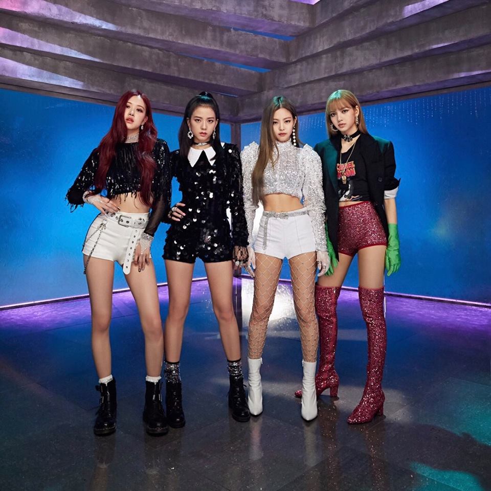 YG娛樂:2019年BIGBANG退伍、YG寶石盒出道
YG旗下藝人預計展開國內外活動,BLACKPINK從1月份開始進行亞洲主要城市的巡迴演唱會,2018年簽約環球旗下廠牌Interscope後也將正式展開在美國的活動。WINNER從1月份開始美洲巡迴,而今年回歸三次的iKON明年也會延續這股氣勢。YG寶石盒1月選出最終名單後會進入準備出道的階段。