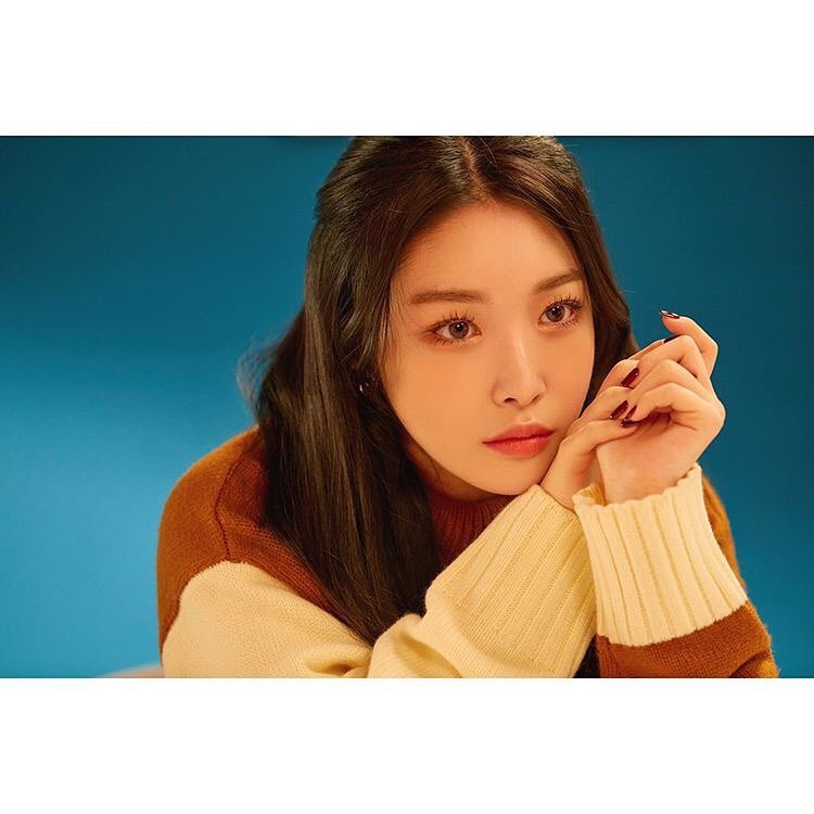 除了SEVENTEEN外,將在MAMA香港場公開新歌舞台的還有SOLO歌手金請夏,以及Heize!請夏將在香港場提前公開即將在明年一月發行新歌的一部分!離回歸還有約三周的時間,提前公開小部分也讓粉絲們更加期待!