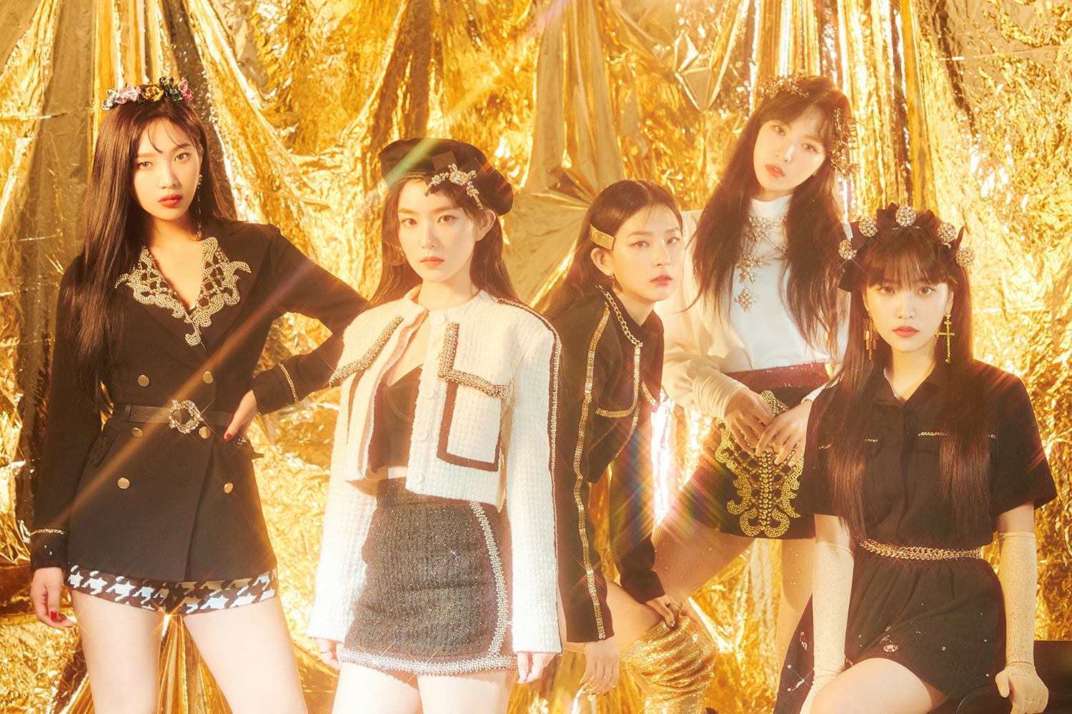 TOP 2 Red Velvet
專輯總銷量:407,568張
今年回歸3次的Red Velvet人氣自然不用多說,身為SM旗下力捧的新女團,Red Velvet每次的回歸都讓粉絲驚豔,還有5位成員的顏值也一直在增加啊!而今年對Red Velvet來說也是別具意義的一年,因為同時有5首MV在今年都突破1億觀看次數啦!真的很恭喜Red Velvet!