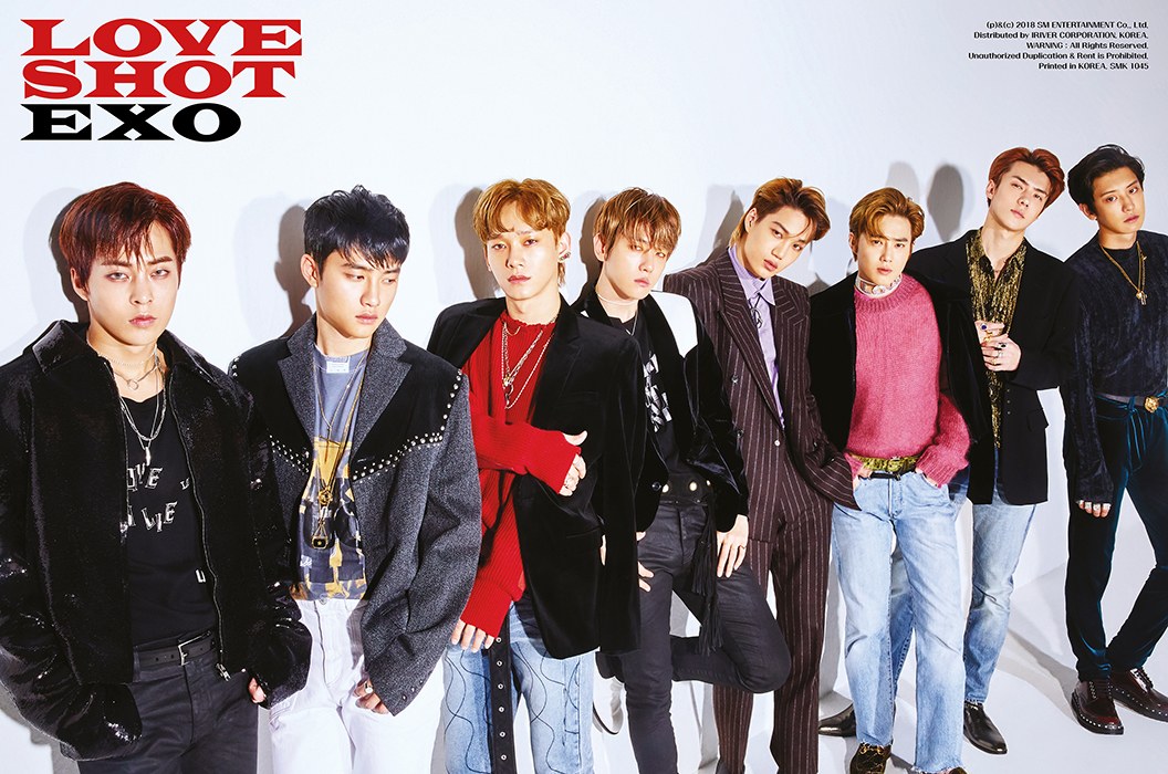 在12日V LIVE的直播中,不僅向大家介紹此次後續專輯主打曲《Love Shot》以及收錄曲《Trauma》、《Wait》,和粉絲們分享歌曲中最喜歡的部分之外,成員們也一如既往的開D.O.的玩笑XD