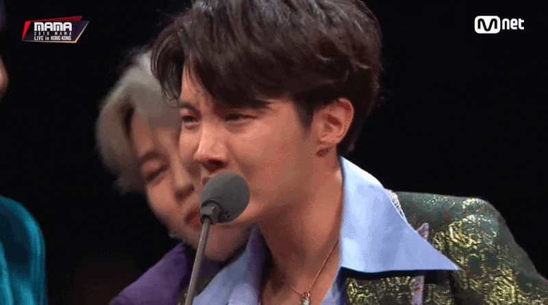 網友也整理了一系列回顧,包括上週《2018 MAMA in HONG KONG 》奪下最後大獎年度藝人,在台上忍不住流淚的哥哥j-hope哭的時候,第一時間上前擁抱安慰的智旻