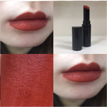 2.Tonymoly Matt RD03-這支價格真的非常可愛啊!如果還是學生的話,買MAC之前可以先買這支來擦擦看,絕對是開架必收,因為顏色實在和Chili超像的阿!這支較滋潤,但相對來說也比較不持色,包裝也比較塑膠感一些!