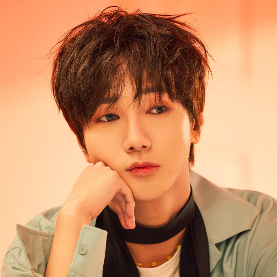 #3月 藝聲(Super Junior)、威神V
藝聲在Super Junior中擔任主唱,溫柔的嗓音一直是藝聲的招牌,這幾年也陸續發了幾張個人專輯,也開了個人演唱會,今年2月更是預計發行首張日語正規專輯《STORY》,新專輯發行後也預計在日本開第3次的個人演場會,真的不愧是藝聲阿!而1月剛出道的威神V,也預測會在3月光速回歸。