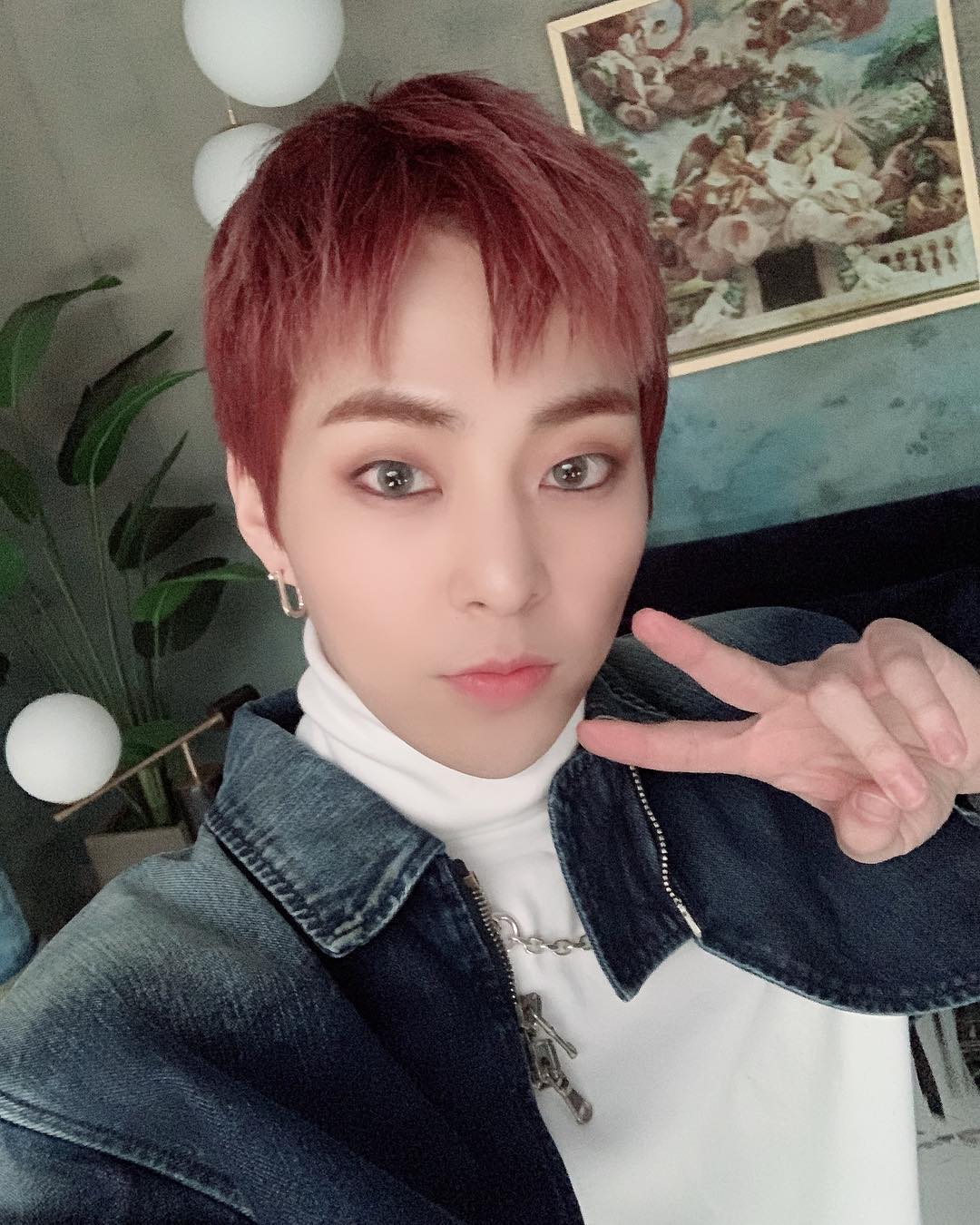 #EXO XIUMIN
XIUMIN在2016年春節特輯的《偶運會》中參加室內足球的項目,比賽中和對方選手撞到,膝蓋受傷隨即離開現場前往醫院,而後公司相關人員表示為了治療先打上了石膏,讓許多粉絲都很心疼,當時EXO隔天要出席《金唱片》之後還有海外演唱會。