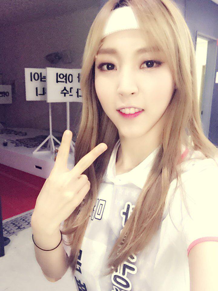 #MAMAMOO 玟星
2015年《偶運會》中MAMAMOO玟星在田徑跑步比賽中,因速度過快在要通過終點之前跌倒,造成下巴及膝蓋受傷,所幸傷勢較輕在現場就接受了治療。