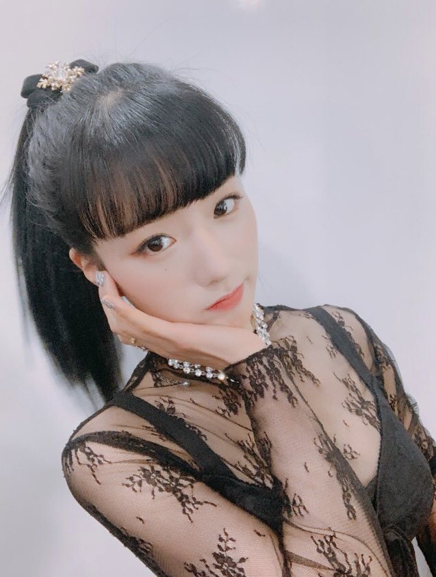 除此之外,當談及成為一名YouTuber的契機時,普美回答:「在吃放開始流行之前,我就曾24小時都在看YouTube,從那時開始就懷抱著成為YouTuber的夢想,這次是受到身邊很多藝人朋友的鼓勵,才提起勇氣開始經營。」