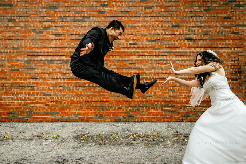 原來他們兩人是已經結婚一年多的新婚夫妻,到太太放屁的前一天為止,兩個人的行為舉止都非常親密!不過就在太太放屁之後,他們居然已經兩周都沒有親密接觸了,老公甚至連睡覺時,都會轉過身,背對她睡!
這時原Po就問了網友們的意見:「難道放了屁就會造成愛情冷卻嗎?」,「這樣的夫妻生活,算正常嗎?」