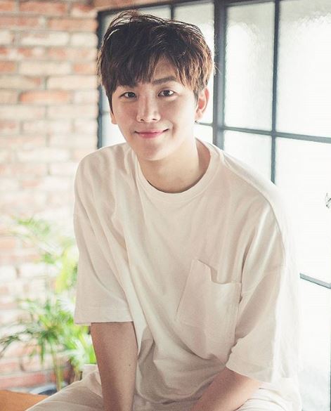 #賢勝學長_김형석 飾
在戲中是個超級暖男,和女友智源對手戲超自然,常被說眼睛裡好像掉出蜂蜜的感覺XDD 要是我們身邊有這種學長就好了~