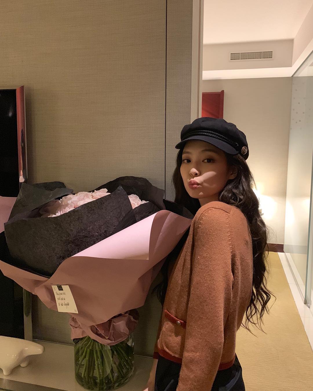 不少網友大嘆:「YG終於要給造謠者一些教訓了!」相信JENNIE看到這種惡意留言應該也是很哭笑不得吧?偶像真的很不好當呀!希望網民們都能夠自制一些~
