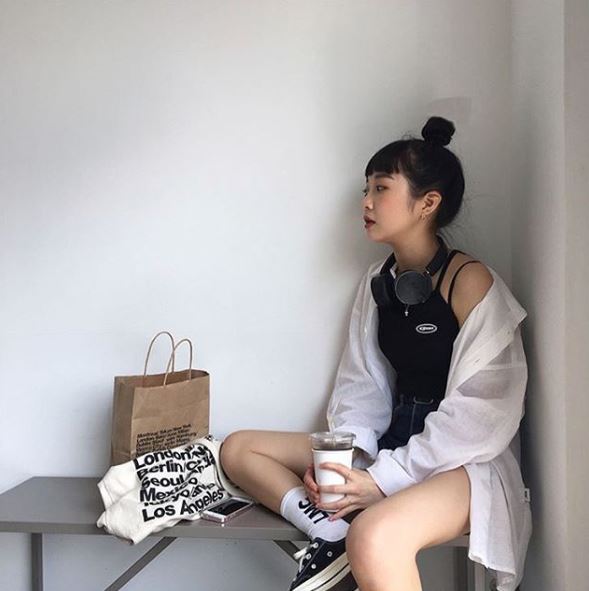 INTJ:章魚-I:內向、N:直覺、T:思維、J:判斷 |
妳的主觀意識非常強烈,有自己生活的態度,知道如何運用自己的聰明才智,具有相當高的創造性,但對他人的事也相對冷感,常讓人有特立獨行的印象。其實妳不是刻意不在乎周遭的事,只是在妳的思維裡做好自己是最優先,因此妳很喜歡獨處時的自由,不必在乎他人的感受,這樣的自由讓妳的大腦最能正常運轉。