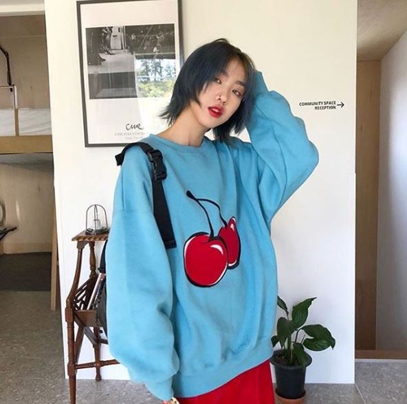 ENFP:海豚-E:外向、N:直覺、F:情感、P:知覺 |
海豚人具有讓人快樂的感染力,熱情奔放又能敏銳地感受到他人的需求,貼心的妳常常能說出讓對方瞬間明朗的話,所以妳的人緣極佳,幾乎到哪都可以成為人見人愛的開心果,但矛盾的來了,妳雖然喜歡結交新朋友、吸收新知,但又容易感到厭煩,時而外放時而有些自閉的週期性內心小劇場大概就是妳的課題,除此之外基本上妳的周遭總是充滿笑聲啦~
