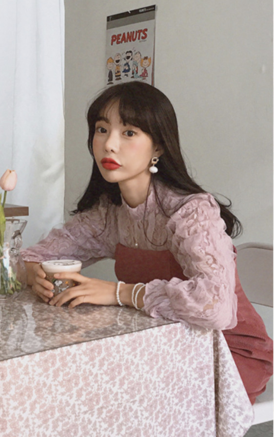 喜歡韓國的女生們,有可能是因為平時常常follow喜歡的韓國偶像或是受到韓劇的影響,因此對韓國產生興趣,另外有些則是單純喜歡韓國女生的妝容、打扮,想學習、參考。當今最流行的消息來源除了Facebook、ig之外就是Youtube啦,這邊和大家分享七個常常會分享韓國生活及資訊的Youtube頻道,快看看是哪些Youtuber吧!