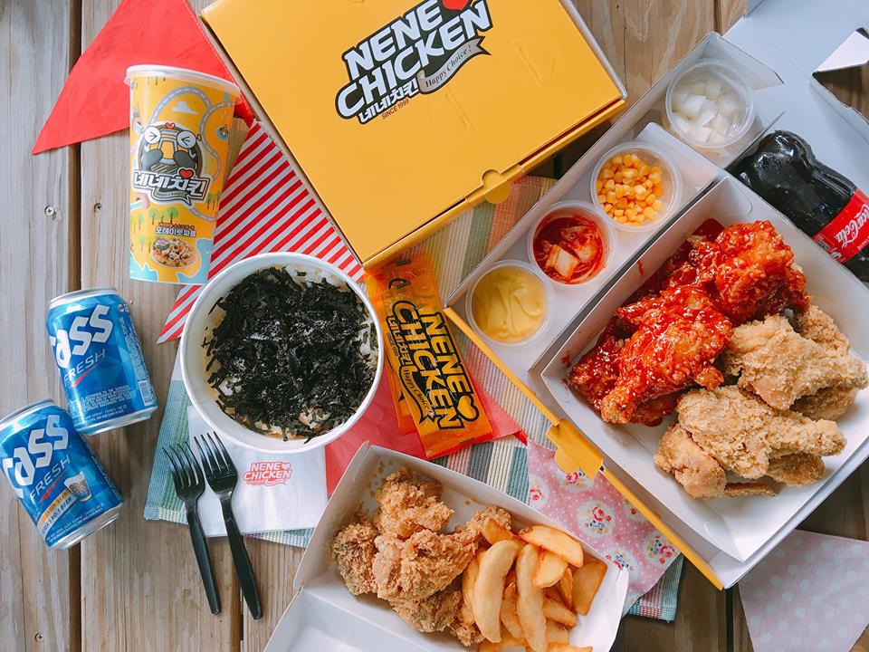NeNe Chicken :
首先要來介紹的就是2018年正式進駐台灣 超夯的韓國NeNe炸雞啦!短短的時間在台灣也有四家分店了~妖精就帶著大家一起來看看傳說中的NeNe炸雞到底有什麼魅力!
