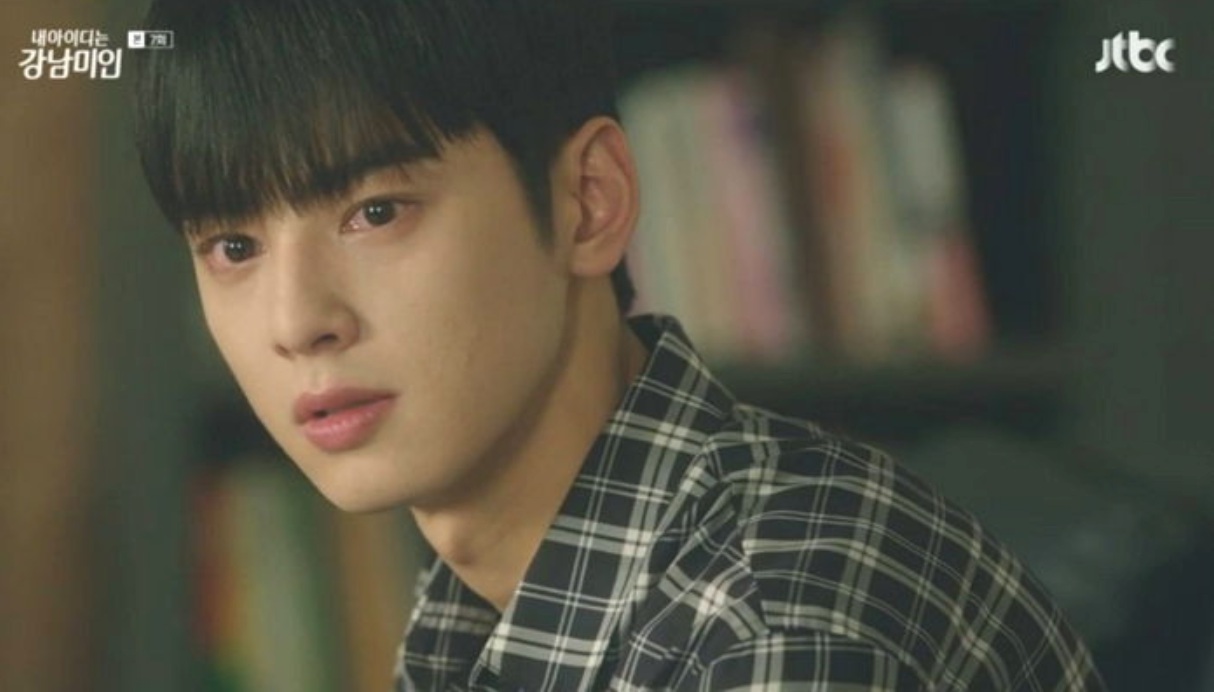 # ASTRO - 車銀優
不只是歌手,在演戲方面也展開積極活動的「臉蛋天才」車銀優,在去年夏天出演《我的ID是江南美人》受到觀眾極大的關愛,在戲中,流下淚的畫面讓人印象深刻。