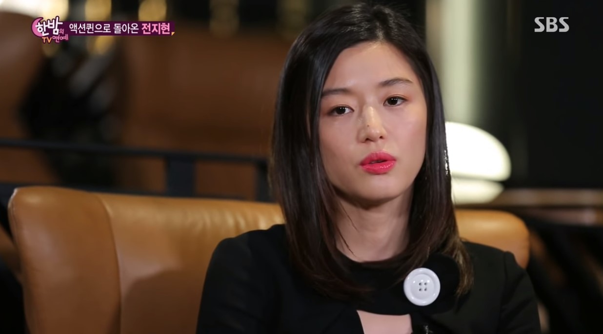 #全智賢
TOP演員級的女星全智賢先前接受節目專訪時被提問到「如果成為了女團成員的話?」全智賢則回答「我如果是女團成員的話,我應該是 Center 吧?」聽得出來自己對美貌也相當有自信呢!