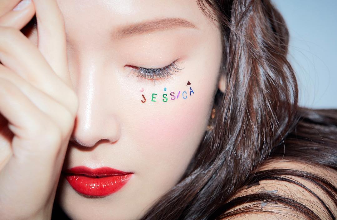 自從離開少女時代後,JESSICA除了努力於自己時尚事業上之外,也一直堅持著做音樂這件事,就是為了想要回報粉絲給她的愛(*´∀`)~♥