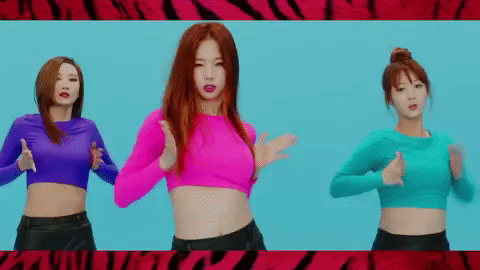 #EXID
2014年,因哈妮《UP & DOWN》的直拍而逆行的神話,隨後推出的歌曲也都十分熱門,但在2016年主唱率智健康出現問題,成員們以4人形式活動了一年多的時間