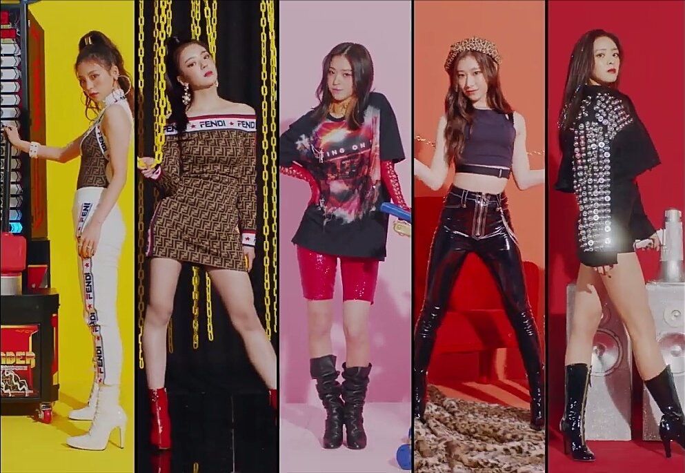 #ITZY
在TWICE之後JYP終於要推出新女團啦!JYP娛樂在近期表示新女團已經拍攝完MV,大家也都在猜測新女團名單裡的人選。近期也已經公布團名及5位成員,想必出道日也不遠啦!就讓我們一起期待今年JYP推出的新女團吧!