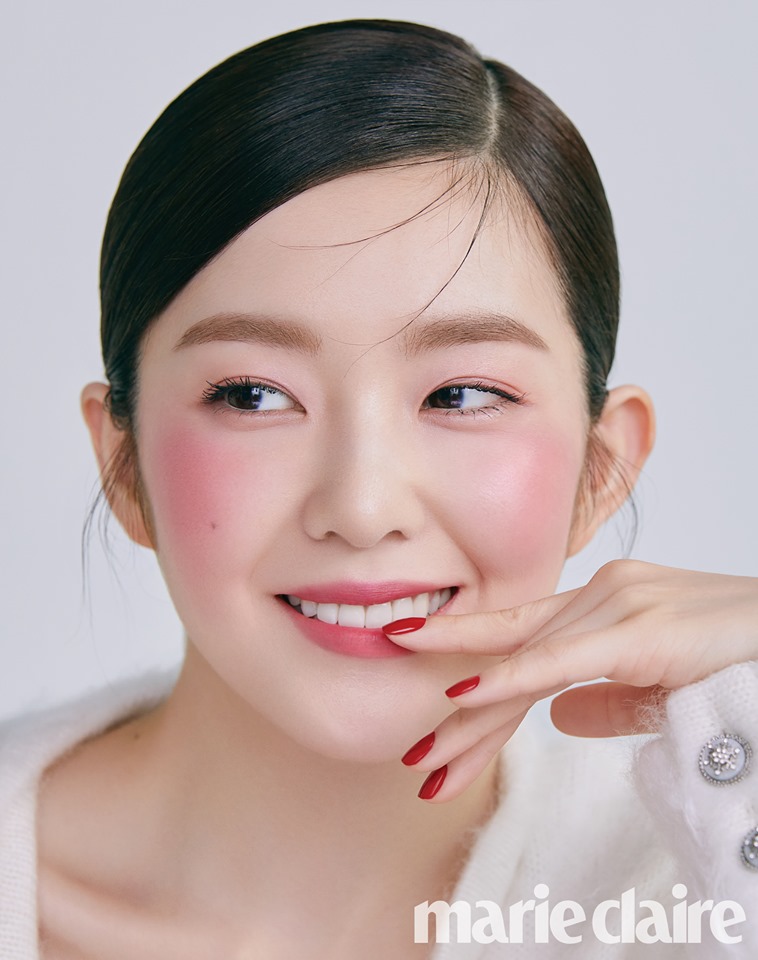 除了雪炫之外,Red Velvet的IRENE也曾因為閱讀了小說《82年出生的金智英》引起女權主義的爭議。IRENE過去在參加某活動的時候提到自己讀過《82年出生的金智英》,被網友拿來大作文章,甚至有極端的男粉絲破壞Red Velvet的CD,亂塗IRENE的照片等等,不過IRENE並沒有對該爭議發表相關意見。