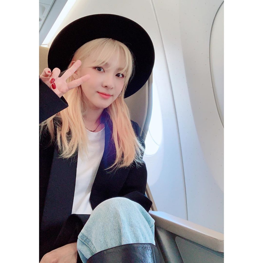 (2) Sandara Park
堪稱「最強童顏」的Dara已經34歲了啊!!如果拿起10年前或20年前的照片對比,感覺Dara只是換了個髮色而已,跟出道當時的她還是長的一模一樣呢,而且淡妝的Dara顯得比濃妝更來的好看!