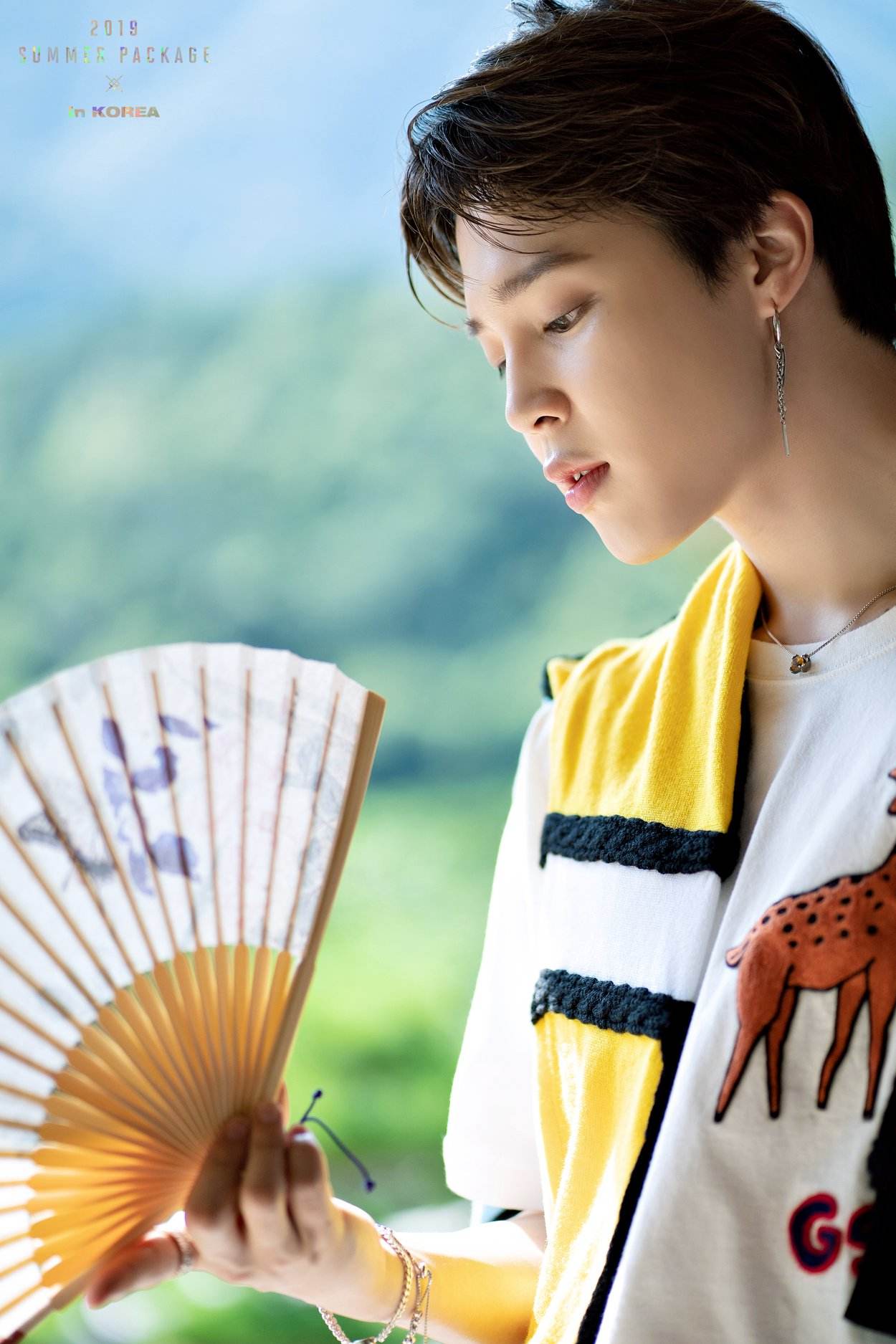 親自教JIMIN現代舞的金道謙(音譯)院長,告訴《THE FACT》讚不絕口地說:「他那麼努力,只能說好。」接著表示JIMIN是一個非常努力的孩子,只要教導他一個動作,他會不斷反覆的進行確認,直到做到完美為止。練到這種程度身體肯定很累、也肯定會想出去玩,但在JIMIN身上完全沒有這回事。