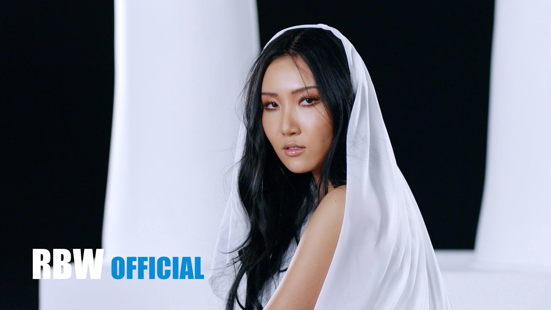 #MAMAMOO 華莎
擁有許多粉絲的MAMAMOO華莎,豪爽不做作的個性,不但圈了許多飯,在演藝圈內人緣也很不錯。
而韓國知名的美食之都、富有文化歷史的古都─全羅北道全州市,正是華莎的故鄉。
