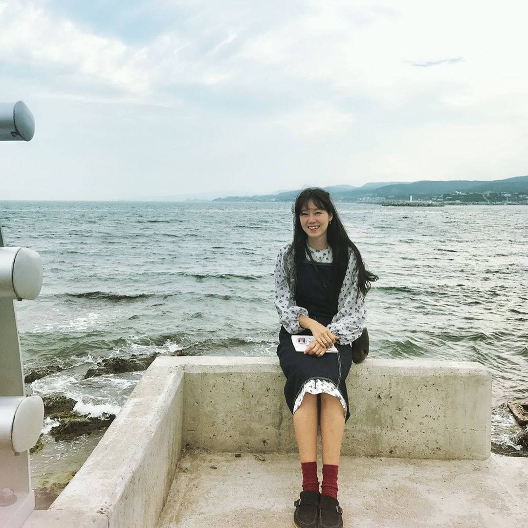 一開始只接一些搞笑角色的她,其實也曾經為了自己的演藝生涯感到苦惱過,在2001年接拍的《華麗的時節》以及2002年的《隨你心意做》,都是以配角身分出演,不過自從2003年的《雪人》開始到現在,全部都是以主演身分拍攝。