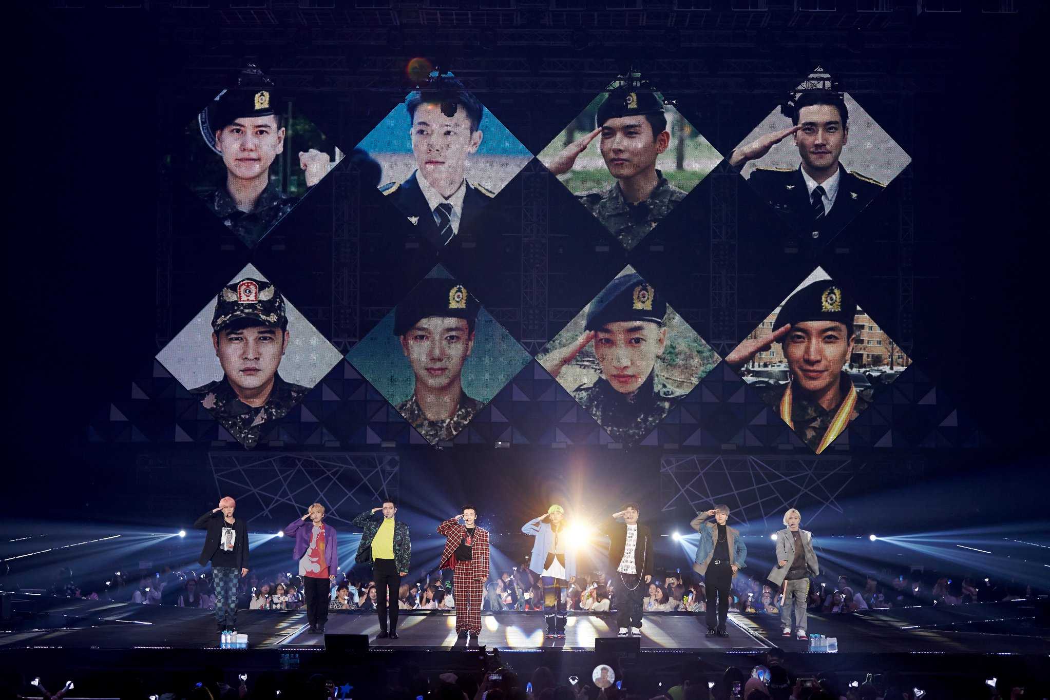 Super Junior今年出道第15年,不過光是成員們的「空白期」就足足用了10年,靠著自己名字的演出和帶著新專輯回歸的韓國偶像Super Junior,也在首爾奧林匹克公園舉辦了單獨演唱會,與粉絲們分享了這一路走來的心情。