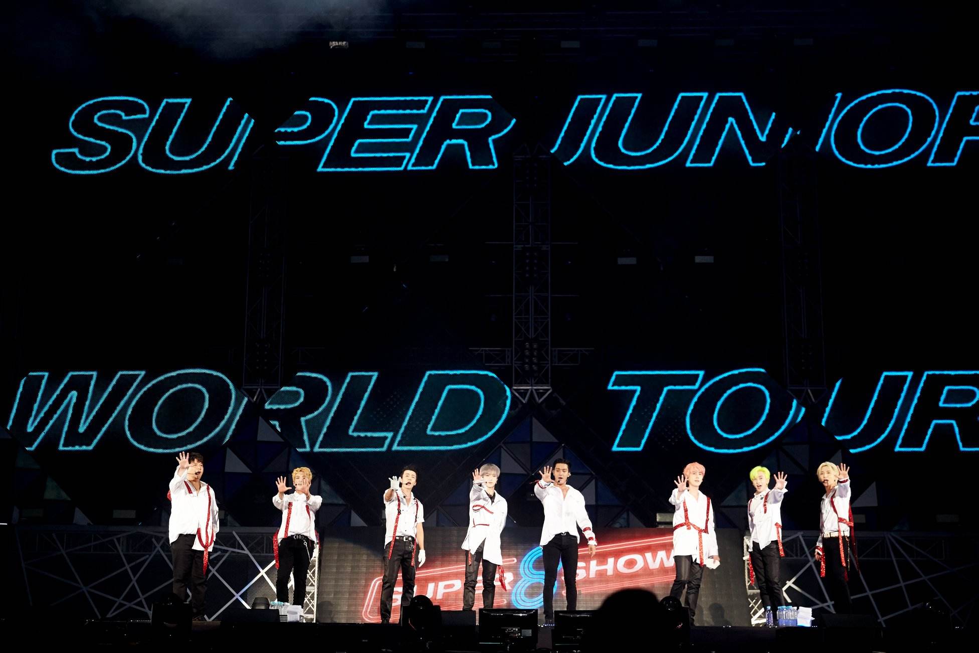 《Super Show 8》的門票全部售罄,SJ拿下了漂亮的成績,而且第九張正規專輯的預售量也超過了30萬張等,在歷經了如此長的空白期之後依然人氣不減,成員們還互相開玩笑說,如果專輯預售量再往上增加,要在公園重新拍攝復古風的MV,雖然9個人年紀都超過30歲了,但愛開玩笑的性格,並沒有隨著年紀而改變。