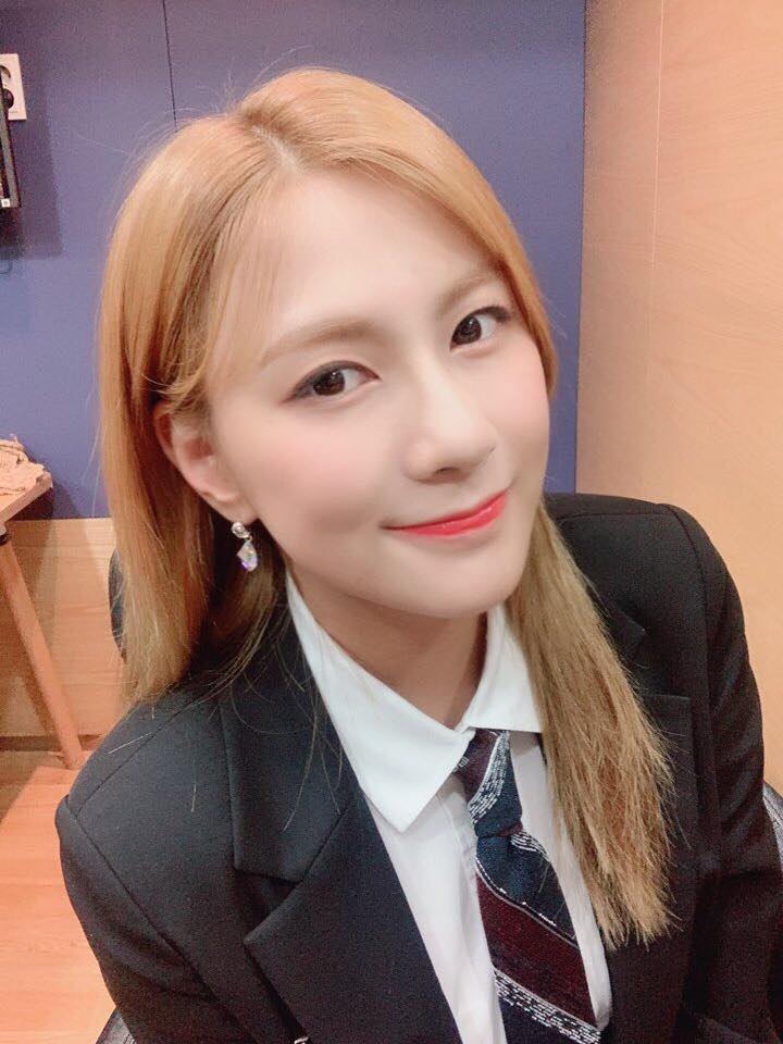 #Apink-夏榮
夏榮也親自透過SNS表達了要網友停止惡意留言的心情:
「雖然我不知道你是以什麼想法留下惡評,但現在請你停止。不僅是我,對所有人都是。」
