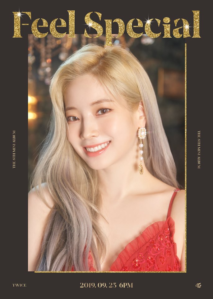 #TWICE-多賢
多賢一直是TWICE中髮色變換很大的成員之一,幾乎每次回歸的髮色都超夢幻,這次概念照也染了金髮,原本膚色就超白的多賢,不管什麼髮色都超適合啊!