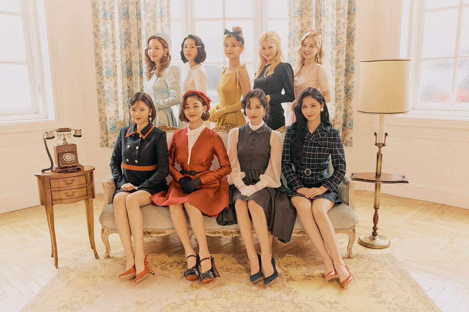 TOP5 TWICE
TWICE可以說是韓國的國民女團,每首主打歌都會大受歡迎,特別是也在每個綜藝節目活躍,充分發揮了TWICE可愛的形象,難怪受到大學生的喜愛呢!