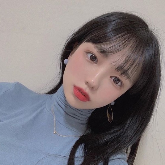 已經紅了好多年的李聖經美瞳,這款也是偽少女的「無腦美瞳」,不知道今天該戴什麼的時候,選擇這款自然的隱形眼鏡絕對不會錯。不過評價有點極端,像偽少女覺得戴起來很舒服,但身邊的朋友似乎是眼球弧度不適合,反而覺得很不OK喔!